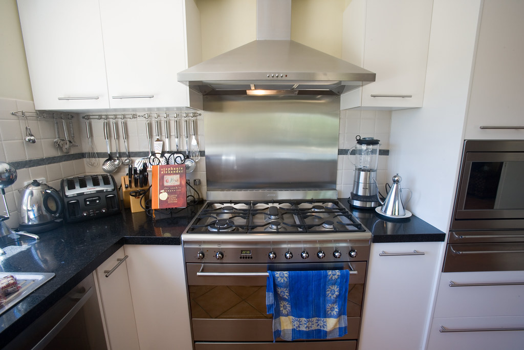 Kitchen cooktop and rangehood detail
